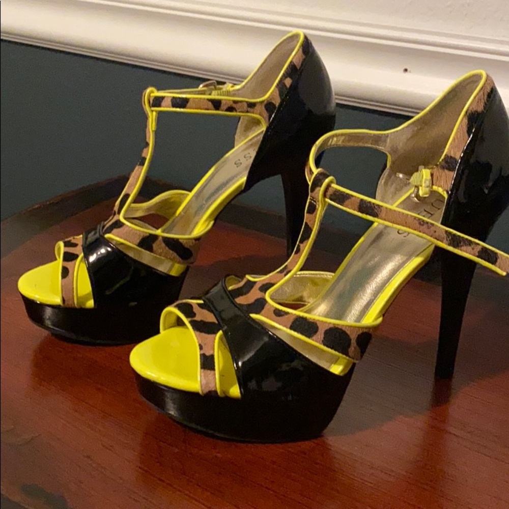 Guess Pumps black and neon yellow